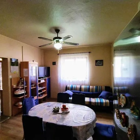 In With Terrace, Air Conditioning, Wi-fi *