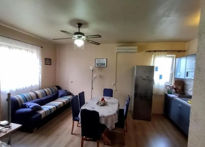 Апартаменты In With Terrace, Air Conditioning, Wi-fi Нин
