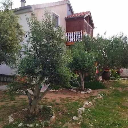 In With Terrace, Air Conditioning, Wi-fi * נין