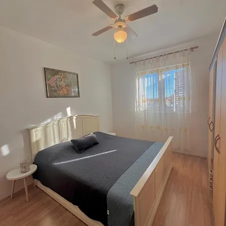 Apartmán In With Terrace, Air Conditioning, Wi-fi Nin