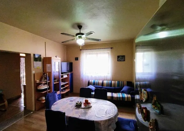 In With Terrace, Air Conditioning, Wi-fi *